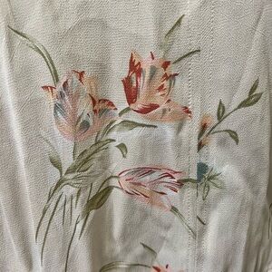 Medium floral shirt with adjustable tie string on waist